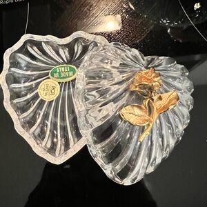 Vintage RCR Courtenay heart shaped crystal trinket box with gold rose accent lid